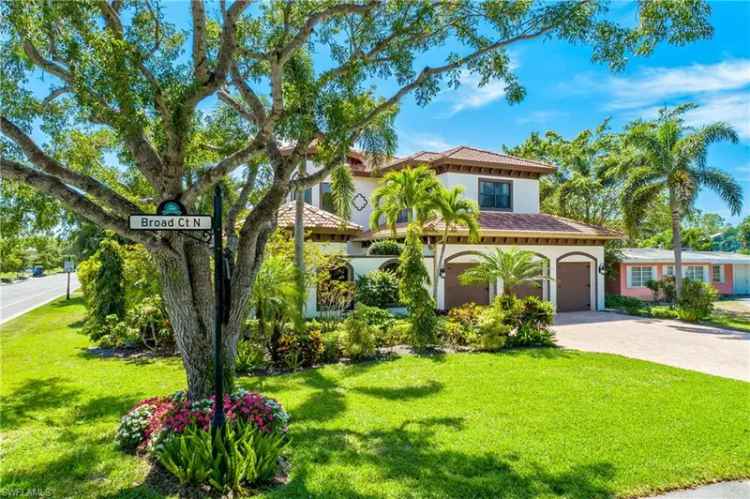 Single-family house For Sale in Naples, Florida