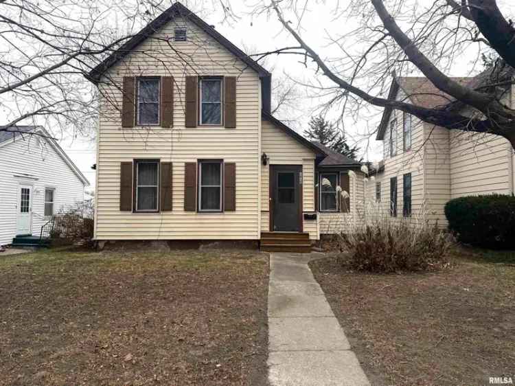 Single-family house For Sale in 1615, Pershing Boulevard, Clinton, Iowa