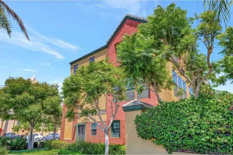 House For Sale in 4091, Normal Street, San Diego, California