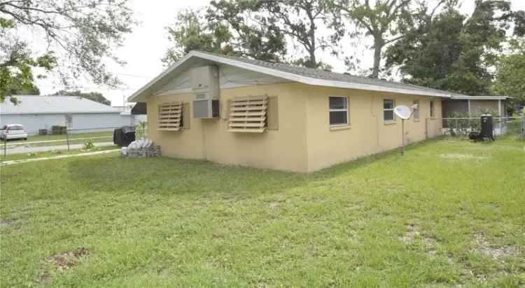 Multi-family house For Sale in 2100, 9th Street, Sarasota, Florida