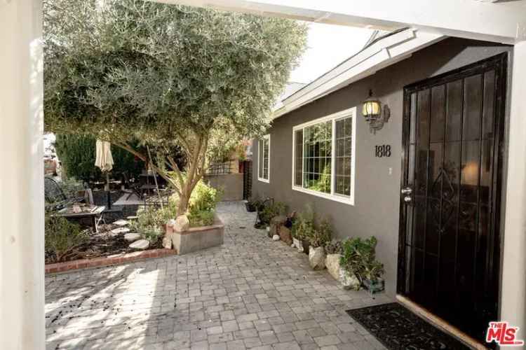 Single-family house For Sale in 1818, Alder Drive, Los Angeles, California