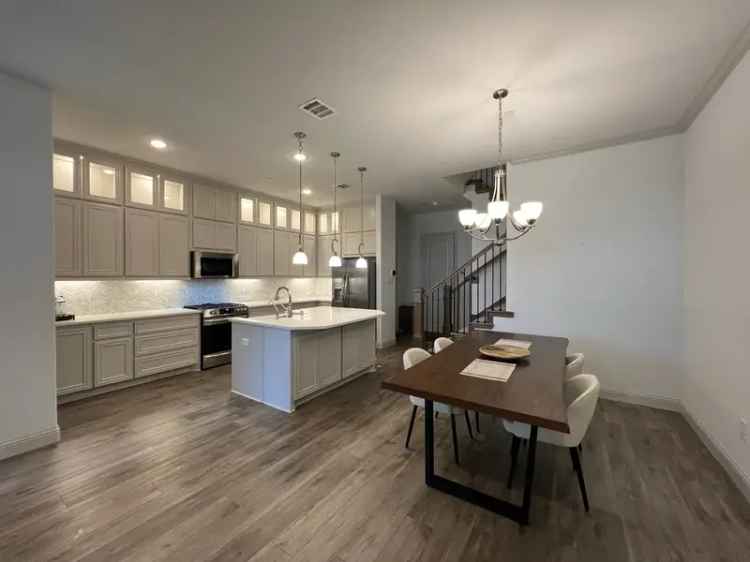 Townhouse for Rent Near DFW Airport