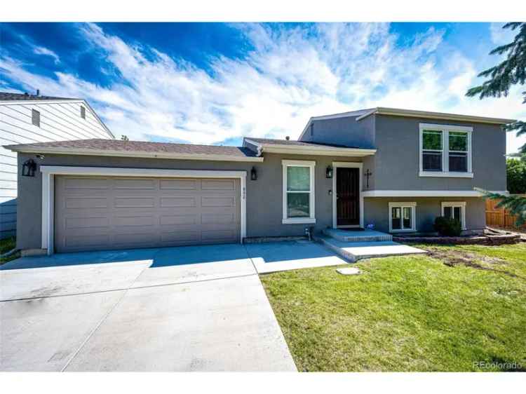 Single-family house For Sale in Parker, Colorado