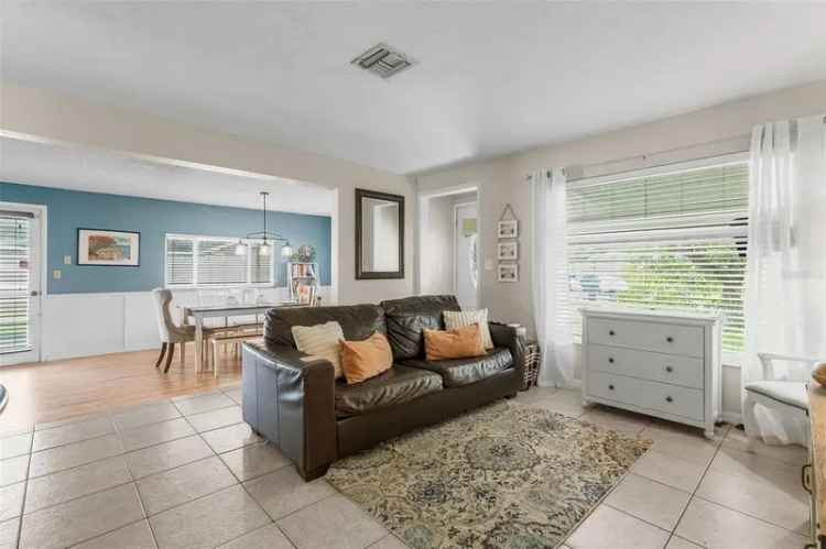 Single-family house For Sale in 7226, Onyx Drive North, Saint Petersburg, Florida