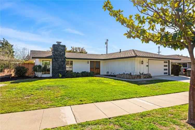 Single-family house For Sale in 1248, East Fairway Drive, Orange, California