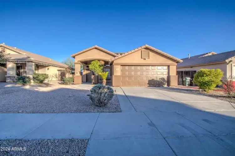 Single-family house For Sale in 1633, South 171st Drive, Goodyear, Arizona