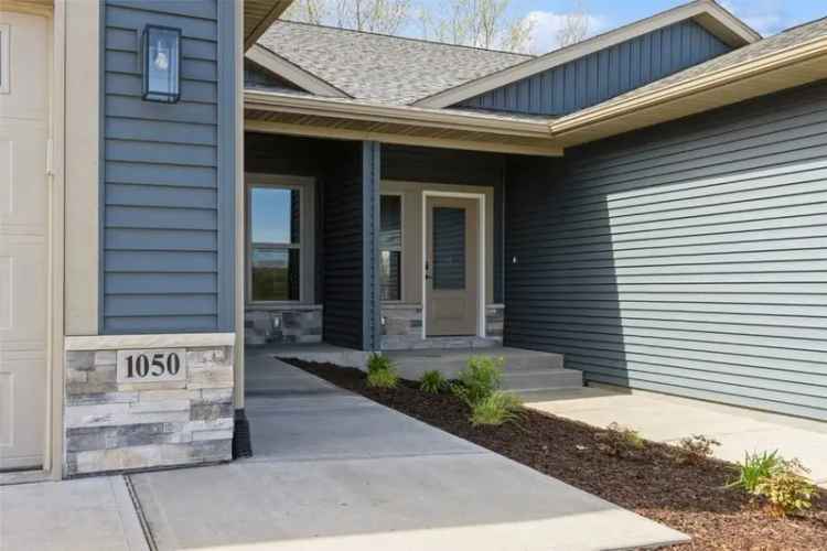 Condo For Sale in Ely, Iowa