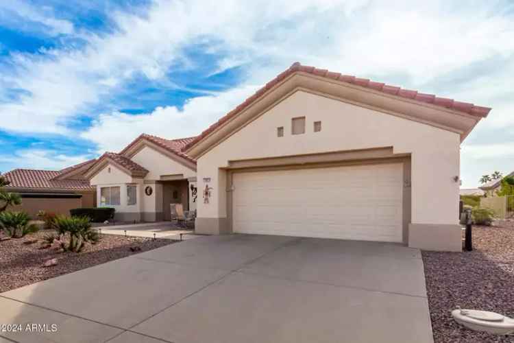 Single-family house For Sale in 16021, West Sentinel Drive, Sun City West, Arizona