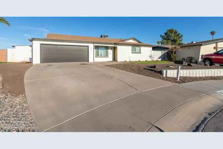 Single-family house For Sale in 12043, North 46th Avenue, Glendale, Arizona