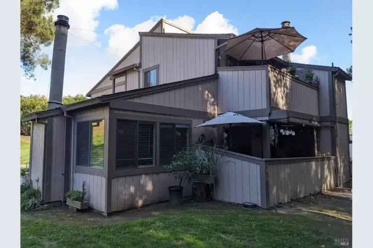 Multi-family house For Sale in 17, Clay Court, Novato, California