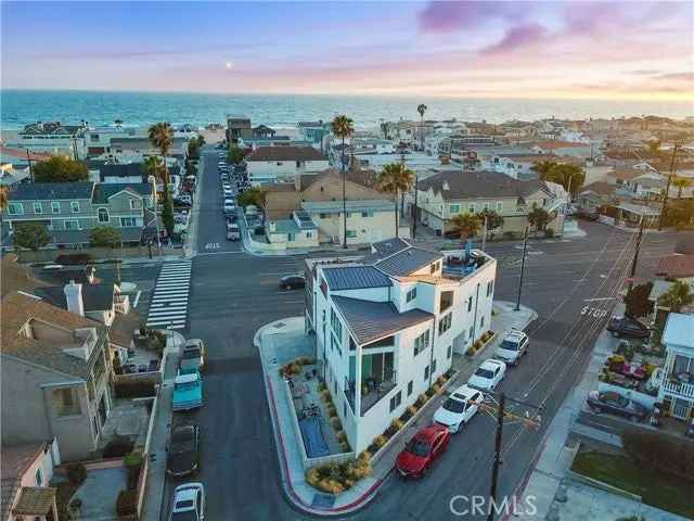 Single-family house For Sale in 4401,4405, Channel Place, Newport Beach, California