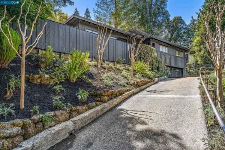 Single-family house For Sale in 41, Sleepy Hollow Lane, Orinda, California