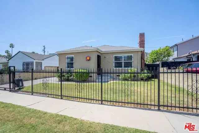 Single-family house For Sale in Los Angeles, California