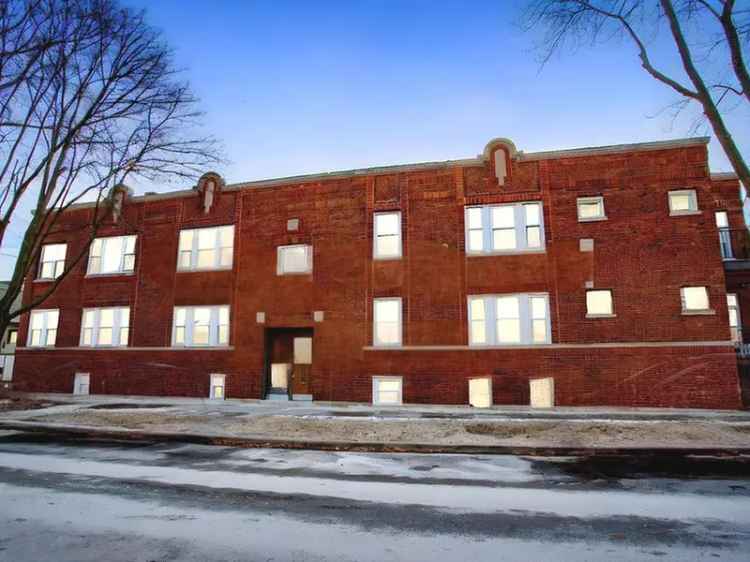 Multi-family house For Sale in 5353, West Belle Plaine Avenue, Chicago, Illinois