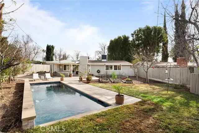 Single-family house For Sale in 8111, Tunney Avenue, Los Angeles, California