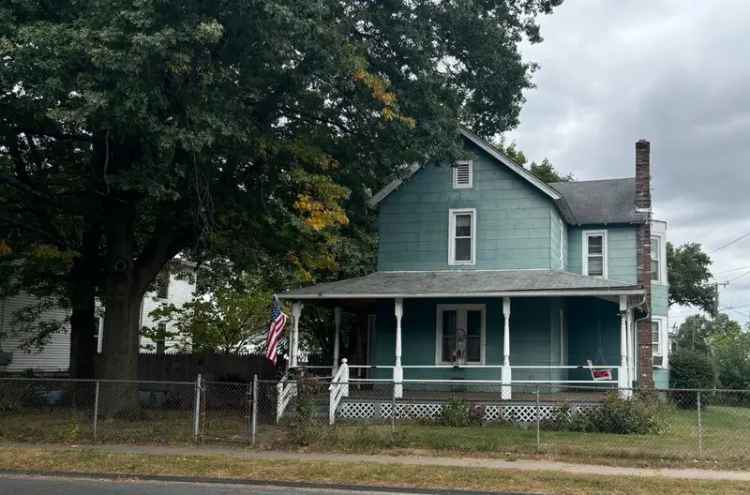 Single-family house For Sale in 47, Elm Street, East Hartford, Connecticut