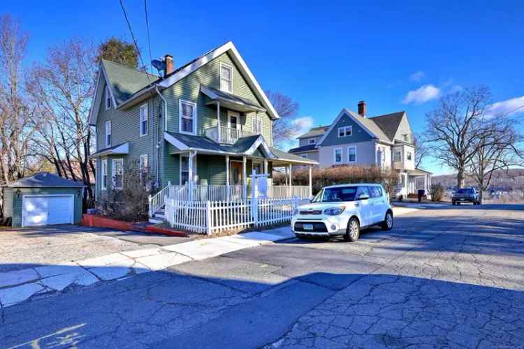 Single-family house For Sale in 15, Frederick Street, Naugatuck, Connecticut