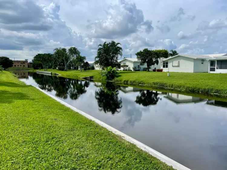 Single-family house For Sale in 1305, Southwest Lake Court, Boynton Beach, Florida