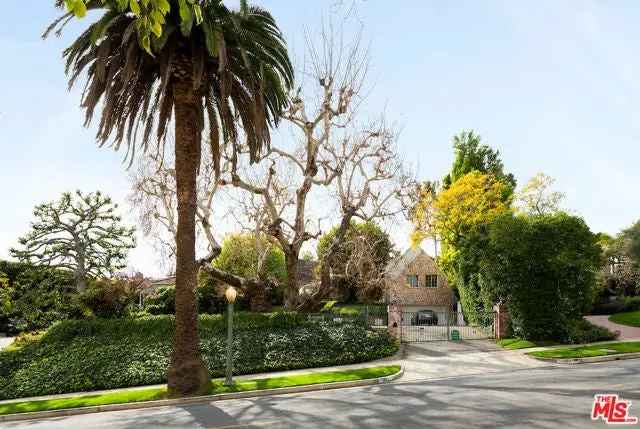 Single-family house For Sale in 601, Woodruff Avenue, Los Angeles, California