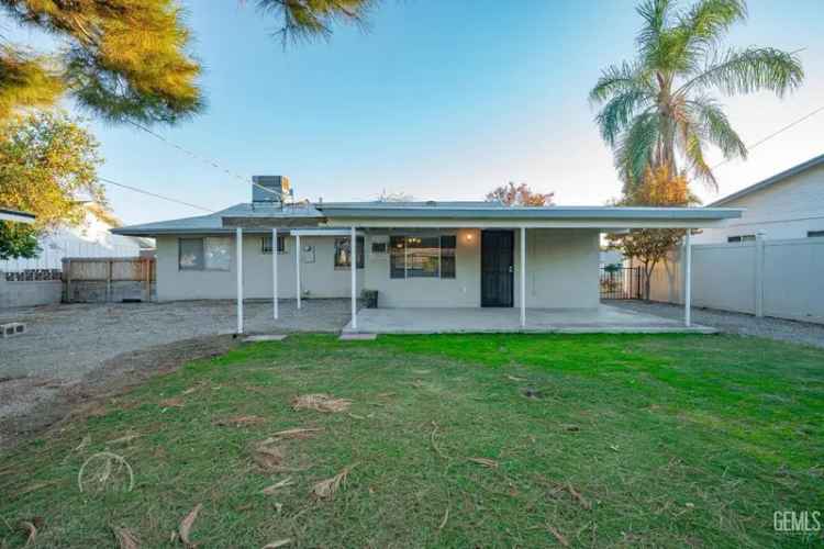 Single-family house For Sale in Bakersfield, California