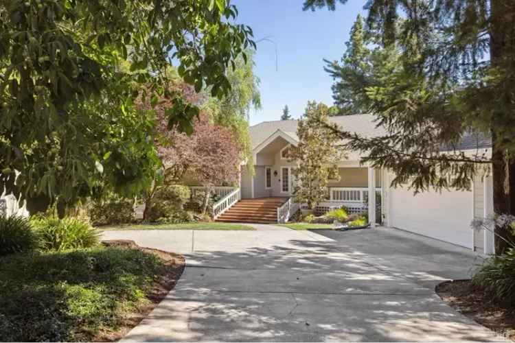 Single-family house For Sale in 14, Chrisdumar Lane, Petaluma, California