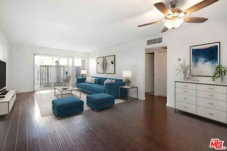 Condo For Sale in Los Angeles, California