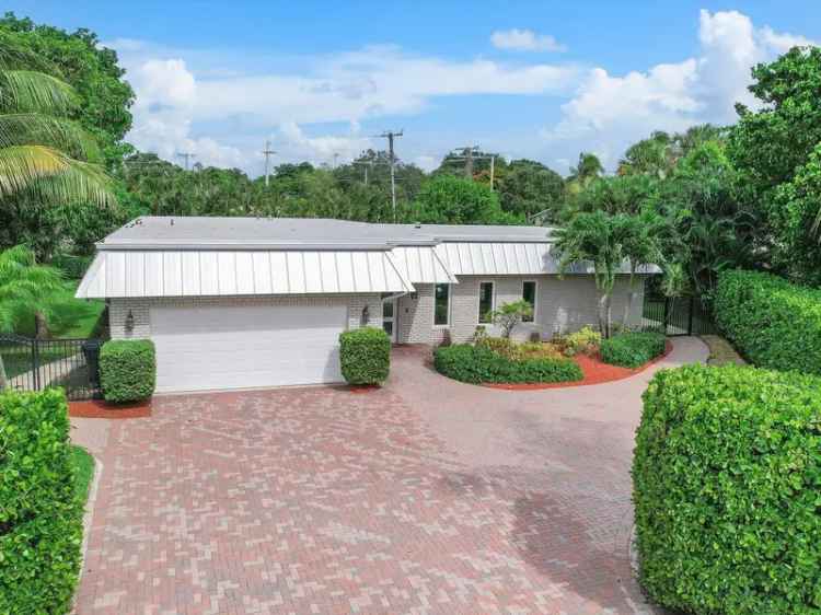 Single-family house For Sale in Boca Raton, Florida