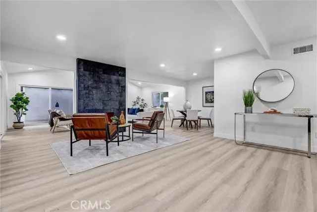 Single-family house For Sale in 9531, Laramie Avenue, Los Angeles, California