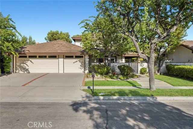 Single-family house For Sale in 26, Drakes Bay Drive, Newport Beach, California