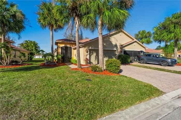 Single-family house For Sale in 18322, Minorea Lane, Lehigh Acres, Florida