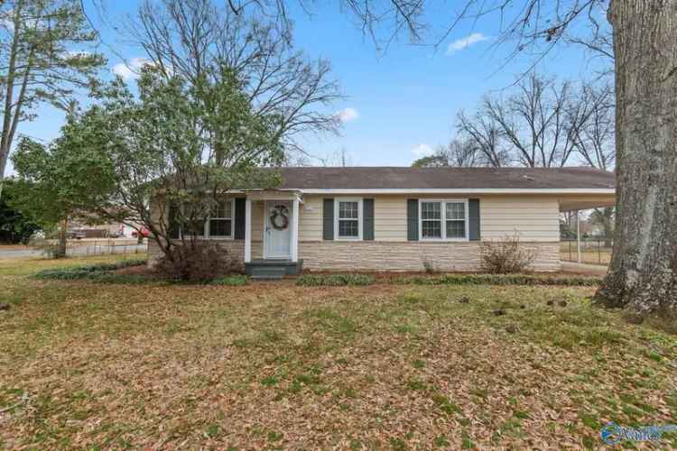 Single-family house For Sale in 946, Cedar Street Southwest, Decatur, Alabama