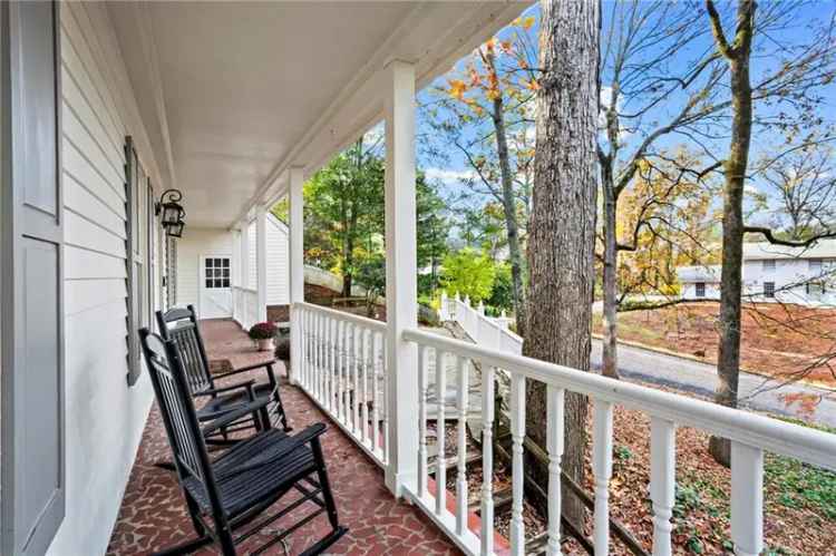 Single-family house For Sale in 905, Edgewater Trail, Sandy Springs, Georgia