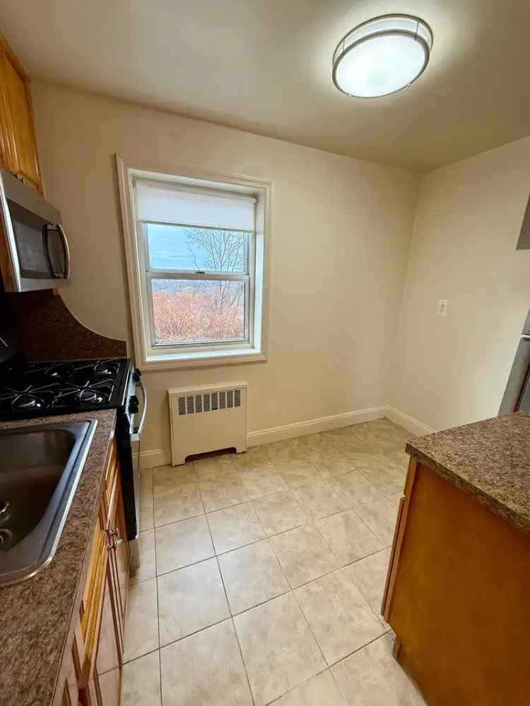 Renovated 2-Bedroom Apartment in Staten Island NY