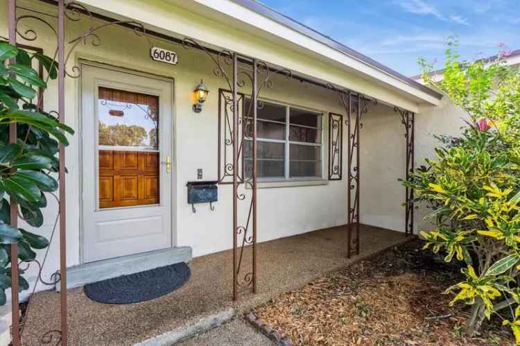 Single-family house For Sale in 6087, 16th Lane Northeast, Saint Petersburg, Florida