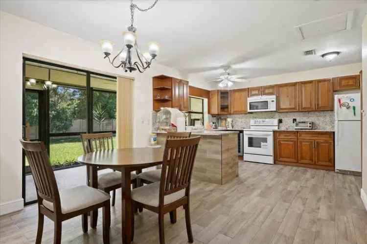 House For Sale in Greenacres, Florida