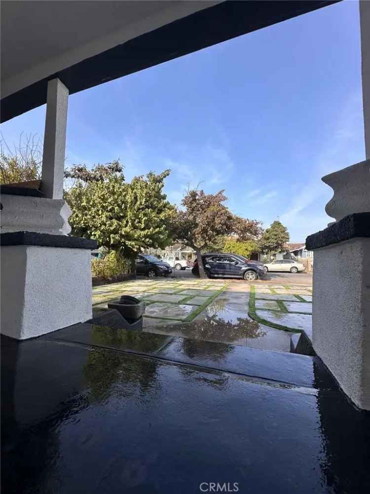 Single-family house For Sale in 924, West 56th Street, Los Angeles, California