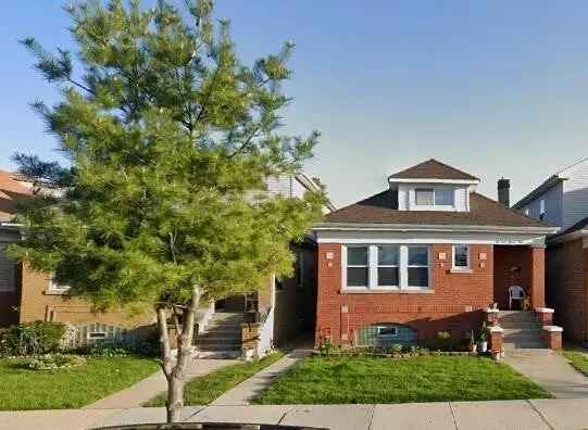 Single-family house For Sale in 5829, West Melrose Street, Chicago, Illinois