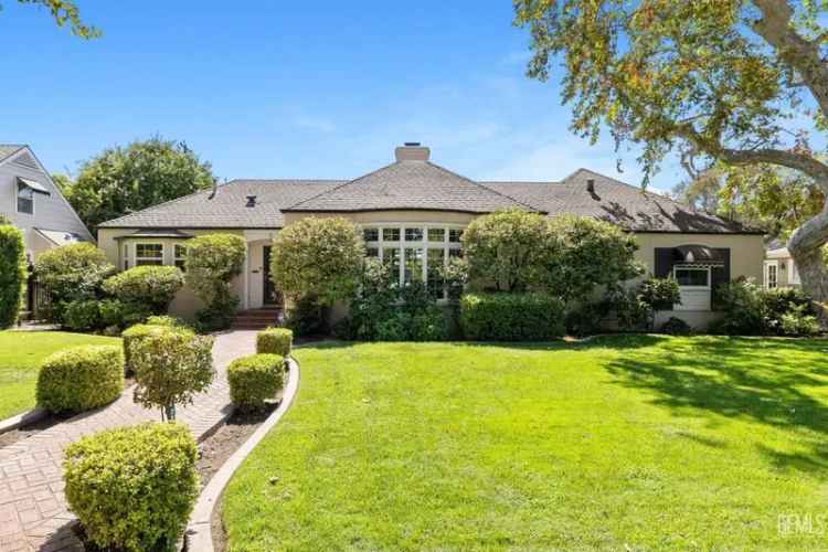 Single-family house For Sale in Bakersfield, California