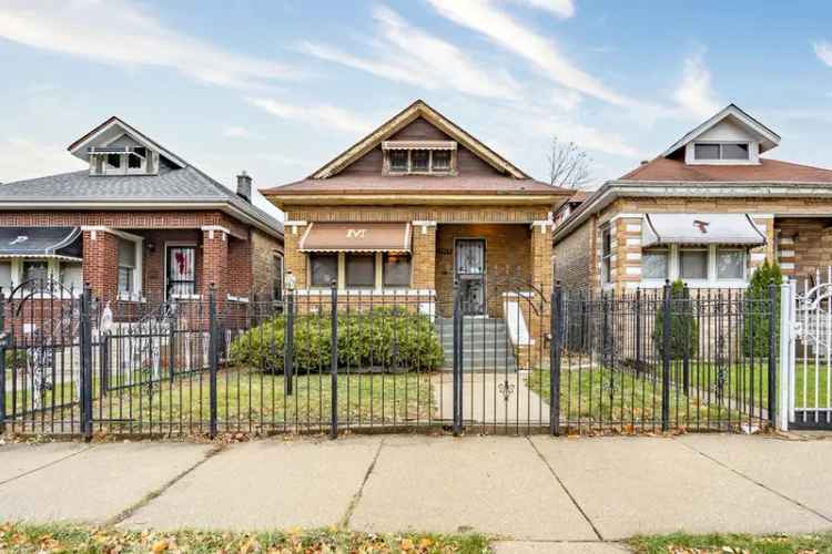 Single-family house For Sale in 7519, South Aberdeen Street, Chicago, Illinois