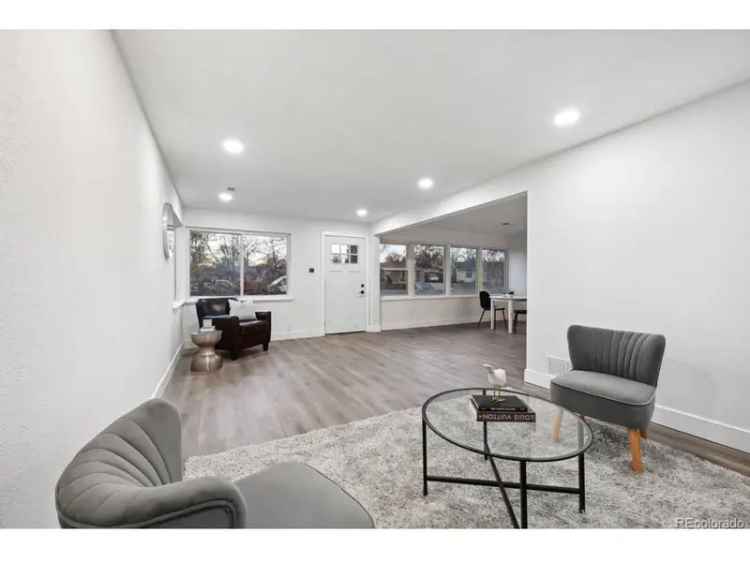 Single-family house For Sale in 832, South Quivas Street, Denver, Colorado