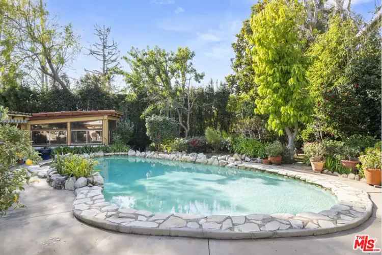 Single-family house For Sale in 334, North Carmelina Avenue, Los Angeles, California