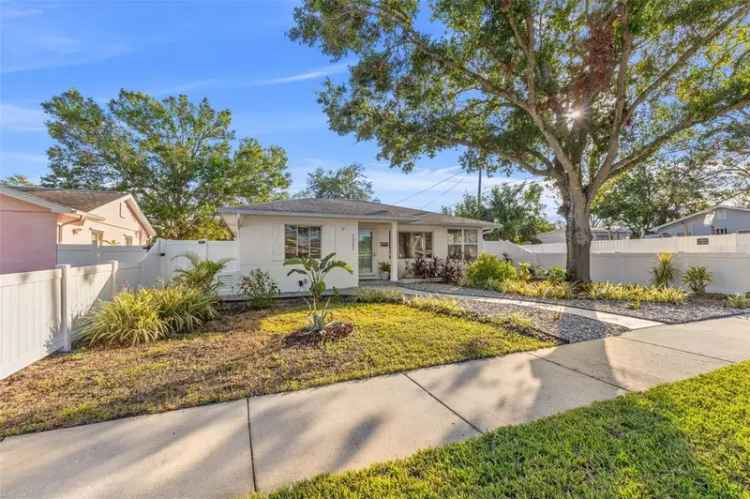 Single-family house For Sale in 1322, 48th Avenue North, Saint Petersburg, Florida