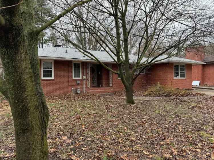 Single-family house For Sale in 3031, Edwards Street, Alton, Illinois