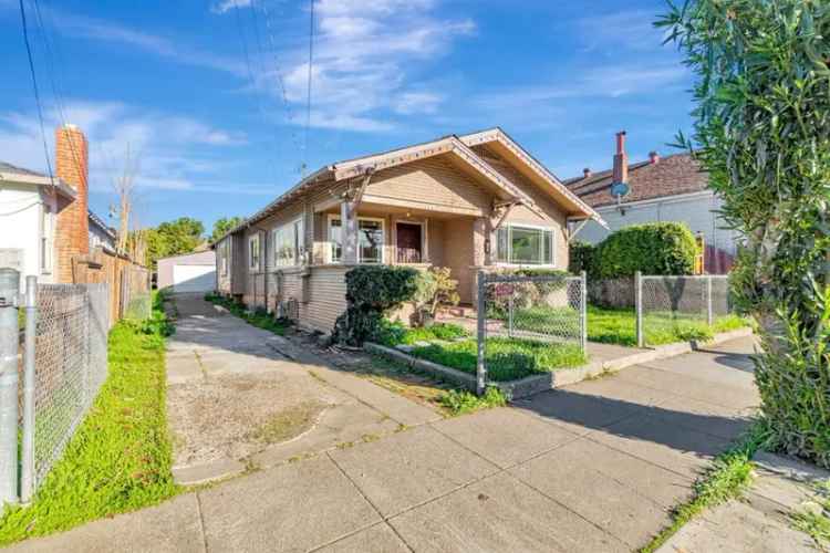 Single-family house For Sale in 1162, Locust Street, San Jose, California