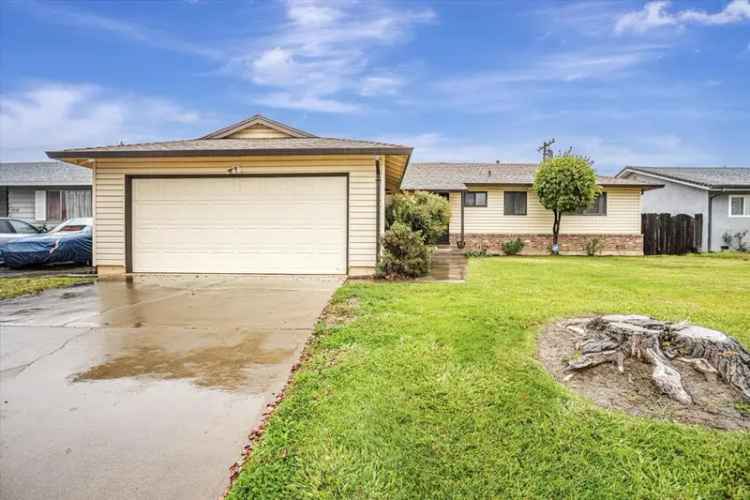 Single-family house For Sale in Elk Grove, California