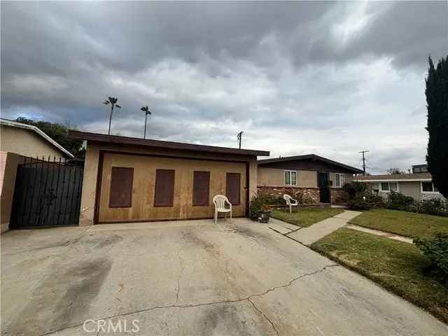 Single-family house For Sale in 13106, Norris Avenue, Los Angeles, California