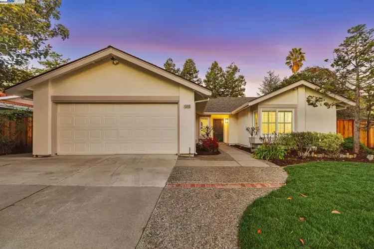 Single-family house For Sale in 45640, Parkmeadow Court, Fremont, California