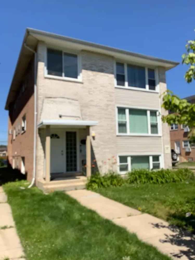 Multi-family house For Sale in Calumet City, Illinois