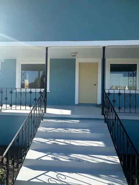 Newly Remodeled 2-Bed 2-Bath Home Near West Cliff