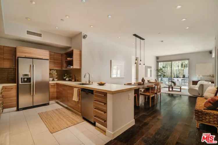 Condo For Sale in 855, North Croft Avenue, Los Angeles, California